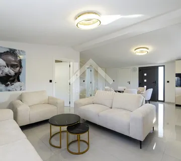 Luksuzni apartman u centru Vira - Vir