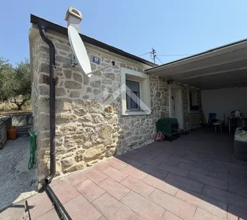 Kamena kuća - Jovići - Jovići, Ražanac