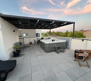 Dvosobni apartman sa krovnom terasom - Vir - cover