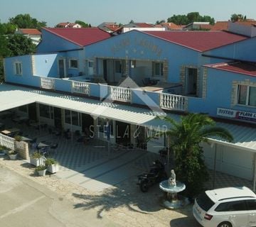 PRILIKA!! Hotel sa bazenom, 200m od mora - Sabunike  - cover