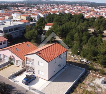 PREKRASNA KUĆA S 2 APARTMANA - VIR  - cover