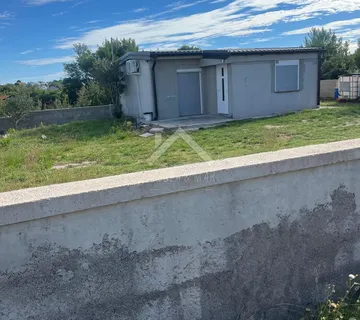 Prizemnica sa prostranom okućnicom - Vir - cover