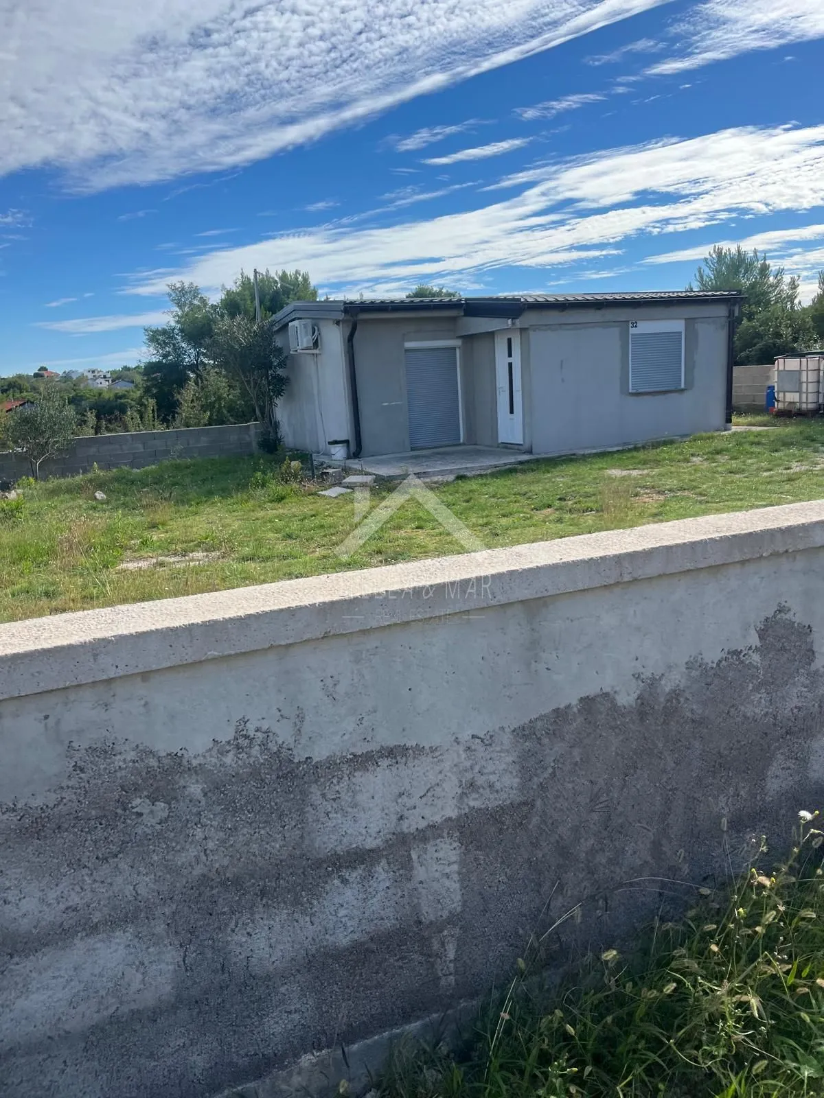 Prizemnica sa prostranom okućnicom - Vir - cover