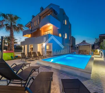 Apartmanska kuća, bazen, centar, dvije garaže TOP PONUDA - Privlaka - cover