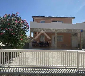 Kuća sa dva apartmana - Vir - cover