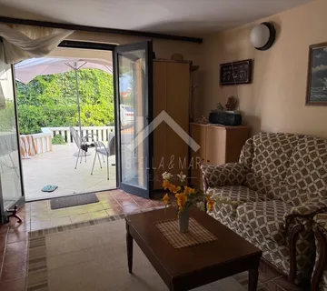 Kuća sa dva apartmana drugi red od mora - Vir  - cover