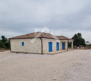 Kamena kuća, miran dio, velika okućnica - Ninski Stanovi - cover