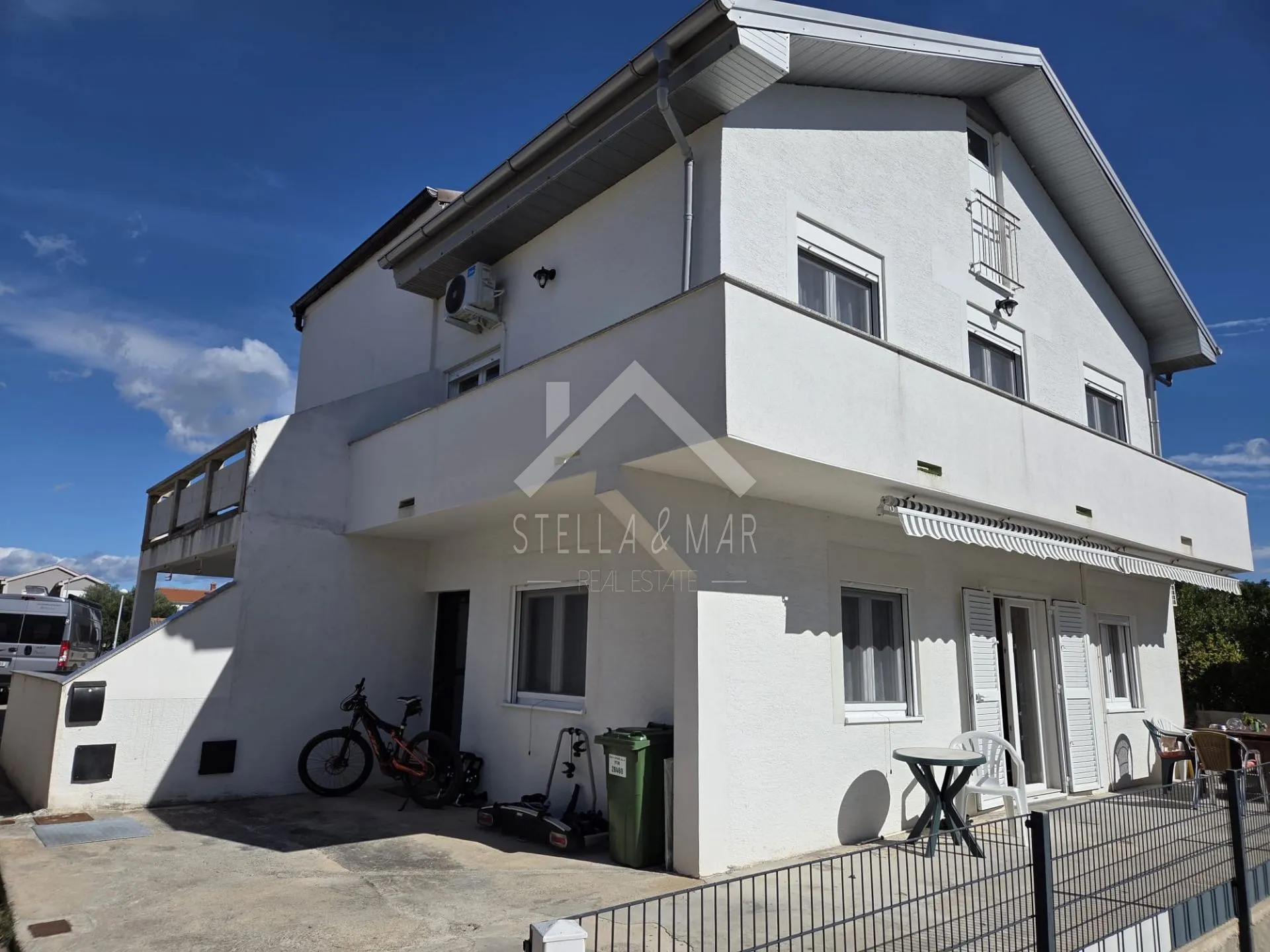 Dvojna kuća, izvrsna lokacija - Vir  - cover