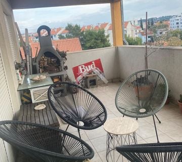 Stan sa tri spavaće sobe, namješten, pogled - Petrići, Zadar - cover
