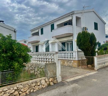 Jednosobni apartman sa garažom, blizina mora - Vir  - cover