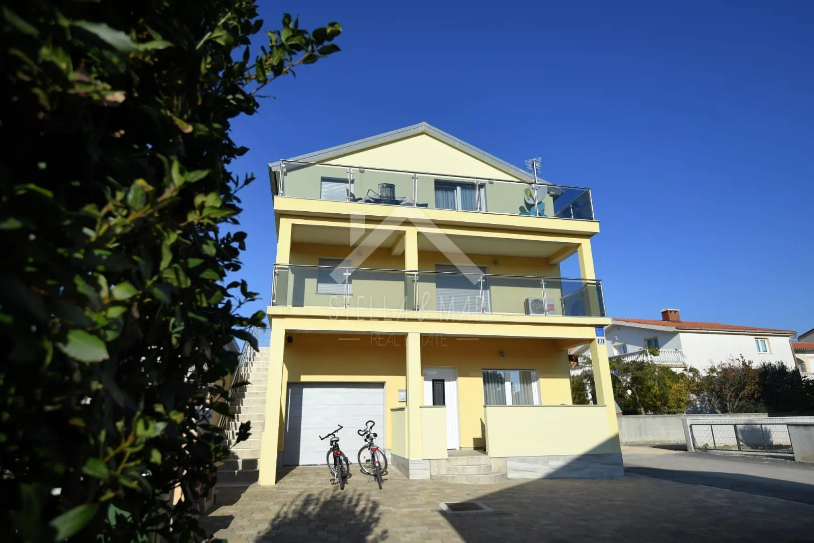 Samostojeća kuća sa 5 apartmana - Vir  - cover