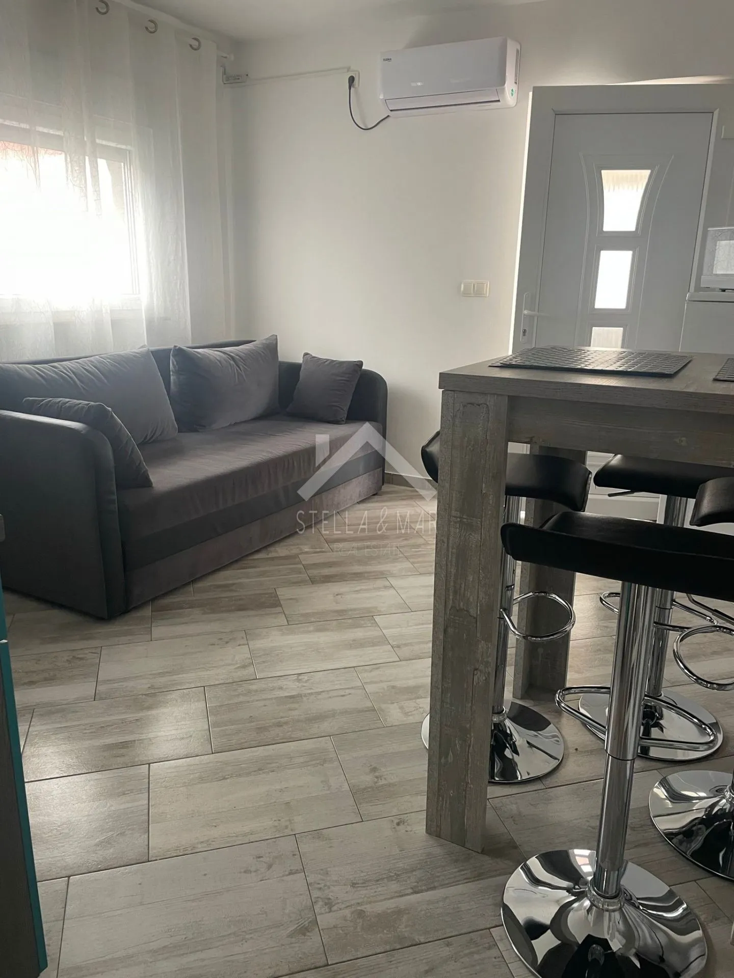 Jednosobni apartman - Vir  - cover