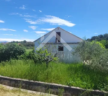 Prizemnica sa velikom okućnicom - Vir - cover