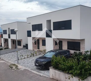 Prekrasna kuća u nizu, pogled na more - Vir  - cover