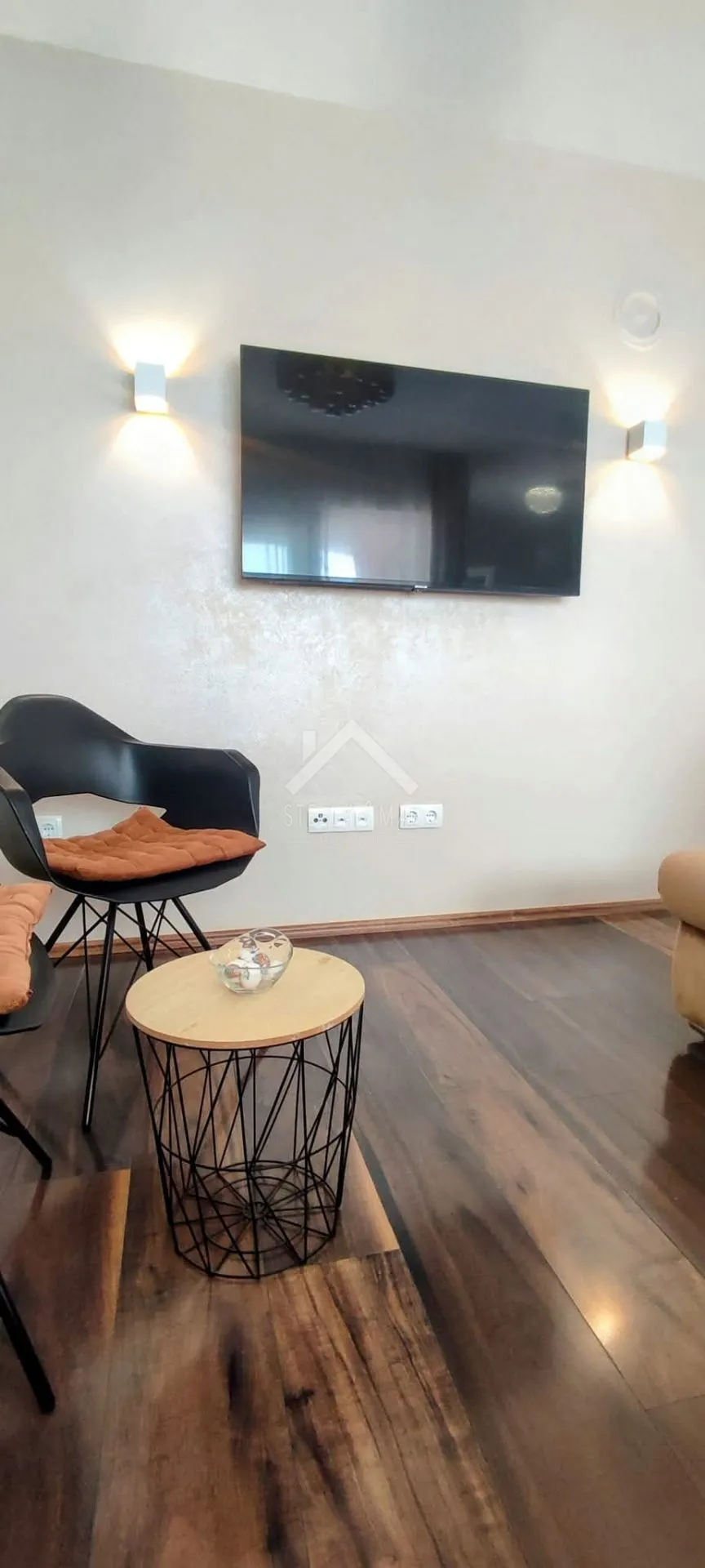 Moderan dvosobni apartman - Vir  - cover