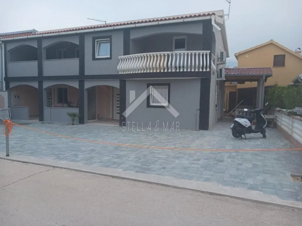 Kuća sa 4 apartmana - Vir  - cover