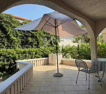 Kuća sa dva apartmana drugi red od mora - Vir  - cover