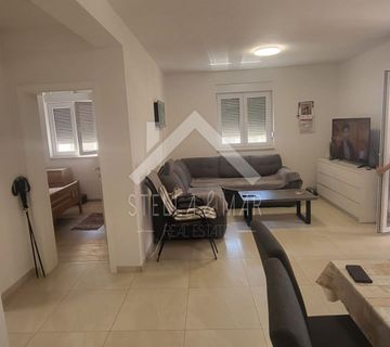 Trosoban apartman u centru otoka - Vir - cover