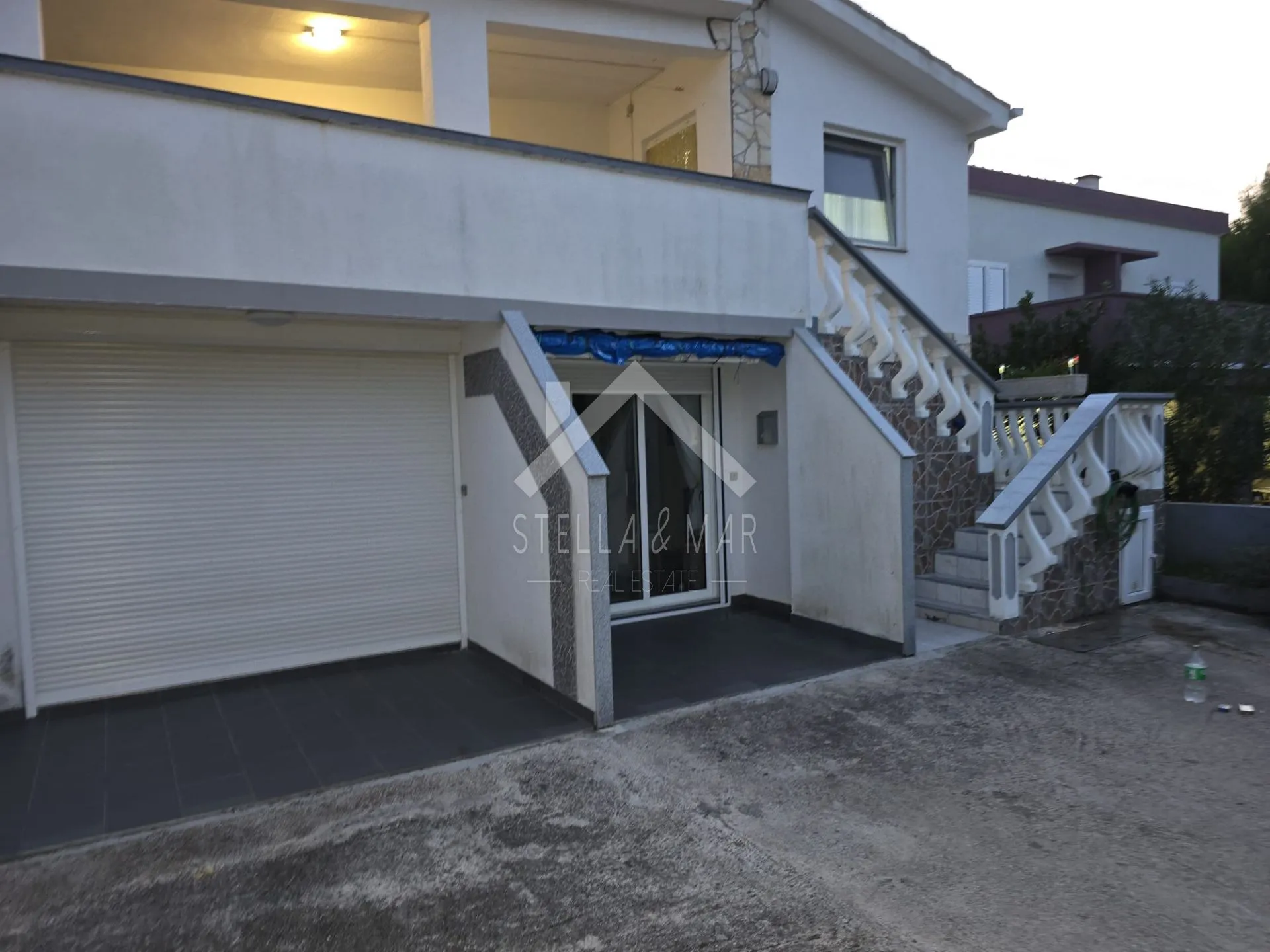 Studio apartman, miran predio - Vir  - cover