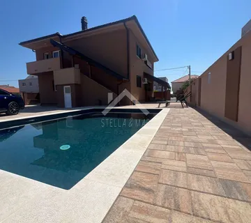 Kuća sa 2 komforna stana i bazenom - Privlaka  - cover