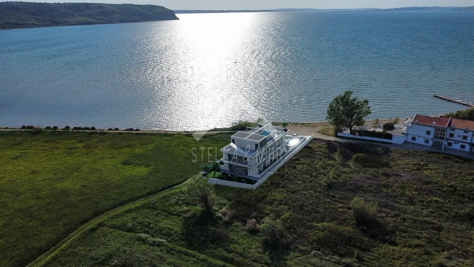 Luksuzni apartman sa bazenom i krovnom terasom prvi red do mora - Rtina - cover