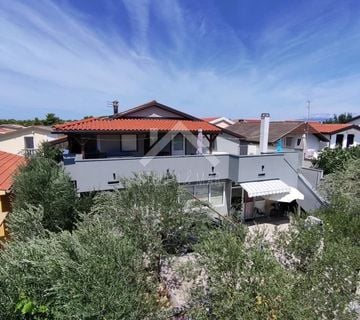 Kuća sa 4 apartmana, južna strana - Vir  - cover
