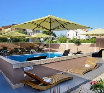 Apartman sa 3 pomoćna objekta i bazenom - Privlaka  - cover