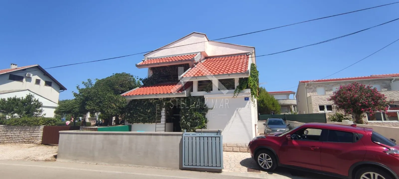 Kuća sa tri apartmana drugi red do mora - Vir - cover