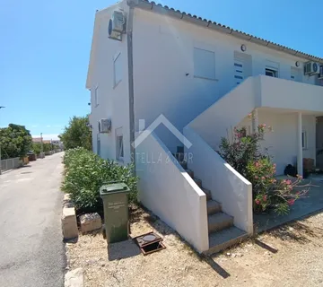 Dvojna kuća sa tri apartmana - Vir  - cover
