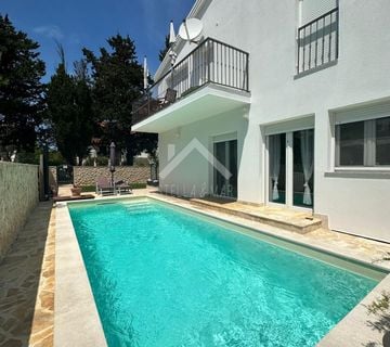 Prekrasna kuća sa 3 apartmana i bazenom - Sabunike - cover