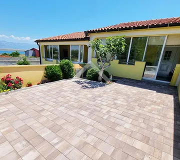 Apartman u nizu, pogled na more - Vir