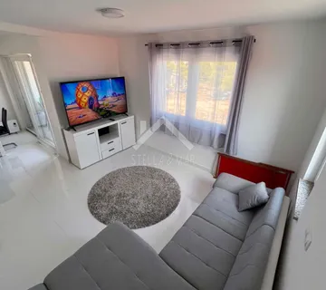Trosoban apartman, pogled na more - Vir