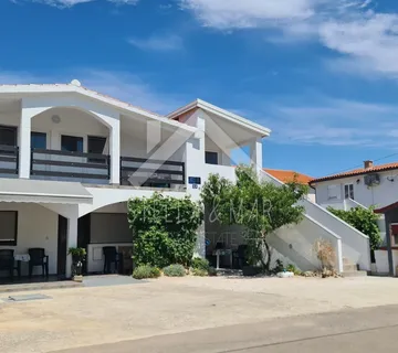 Kuća sa 5 apartmana - Vir