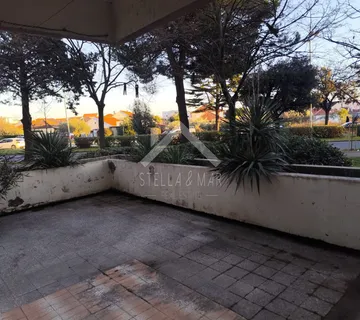 Trosoban stan u visokom prizemlju, terasa 20m2 - Bulevar, Zadar - cover