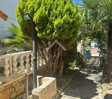 Dvosobni apartman sa dvorištem - Vir