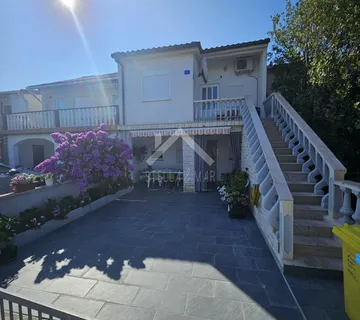 Kuća u nizu sa dva apartmana - Vir  - cover