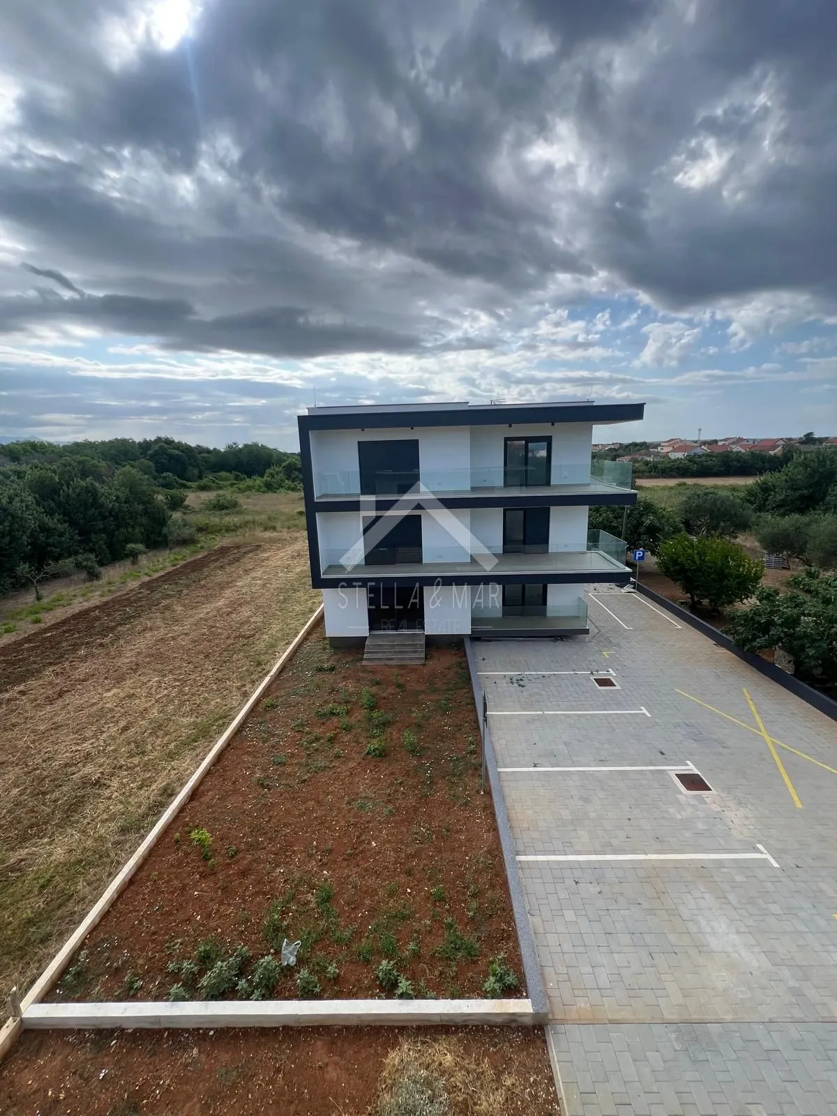 Dvosobni apartman sa vrtom - Privlaka  - cover
