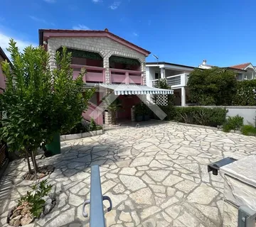 Kuća sa dva apartmana - Vir