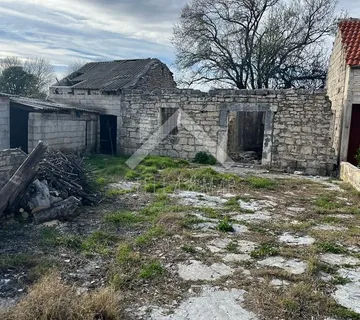 Stara kuća sa okućnicom 550m2 - Pridraga, Zadar - Pridraga, Novigrad