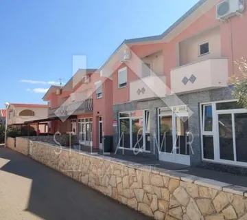 Stambeno poslovni objekt sa 7 apartmana - Vir