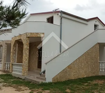 Kuća sa 4 apartmana - Vir - cover