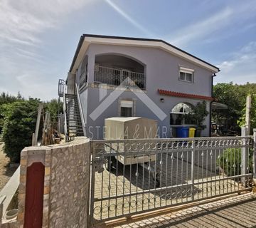 Kuća sa 3 apartmana - Vir - cover