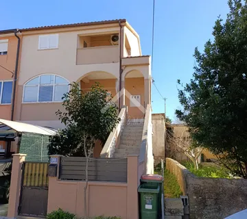 Dvojna kuća sa dva apartmana, blizina mora - Privlaka  - cover