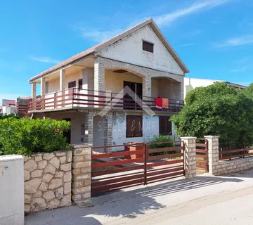 Kuća sa dva stana na izvrsnoj lokaciji - Vir