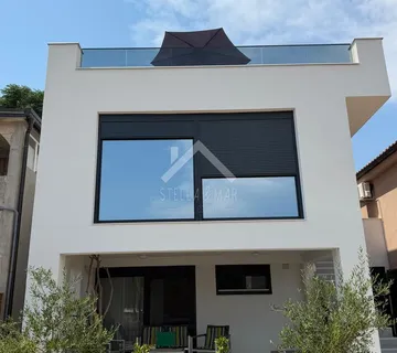NOVO* Kuća sa dva stana i krovnom terasom - Vir