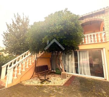 Dvojna kuća sa dva apartmana -Vir  - cover