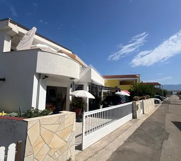 Kuća sa tri apartman, pogled na more - Vir  - cover