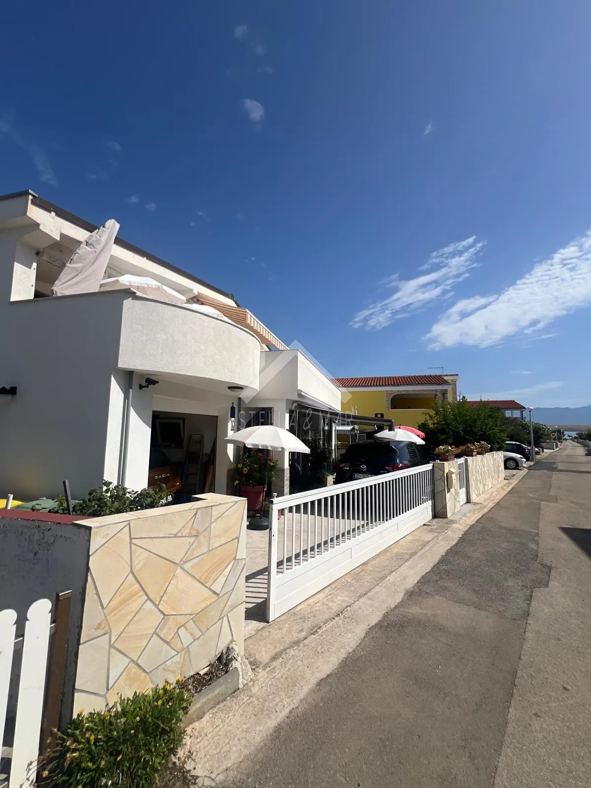 Kuća sa tri apartman, pogled na more - Vir  - cover