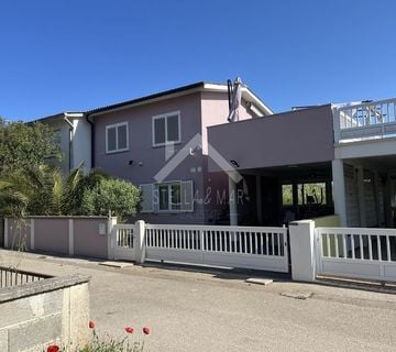 Kuća u nizu sa dva apartmana - Sabunike  - cover