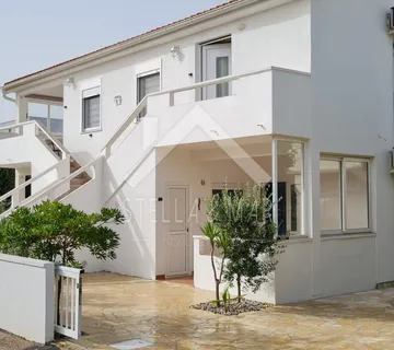 Kuća sa 4 apartmana, južna strana - Vir - cover